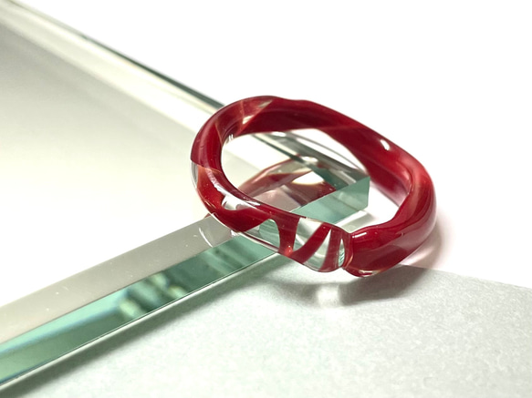 『バイカラーリング』リング　ダークレッド×クリア　ガラスリング　ガラスの指輪　　14号（内径　17.5mm） 2枚目の画像