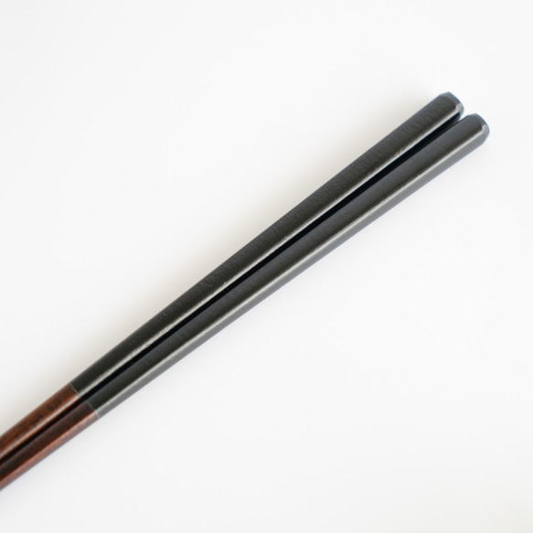 漆塗りのお箸【23cm 標準的な長さ】四角 黒 日本製 4枚目の画像