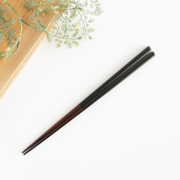 漆塗りのお箸【23cm 標準的な長さ】四角 黒 日本製 2枚目の画像