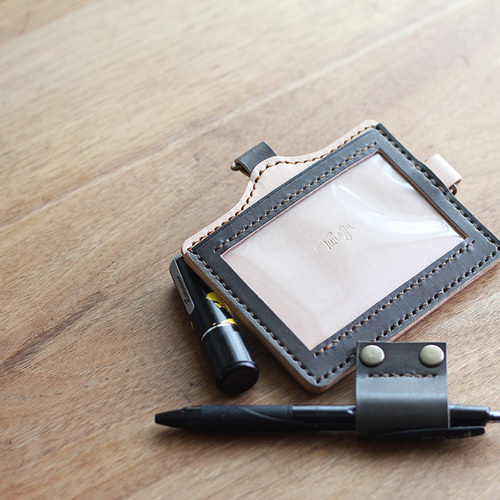 IDカードホルダー ペンホルダー付 T-3 【3色】レザー 縦横対応 社員証