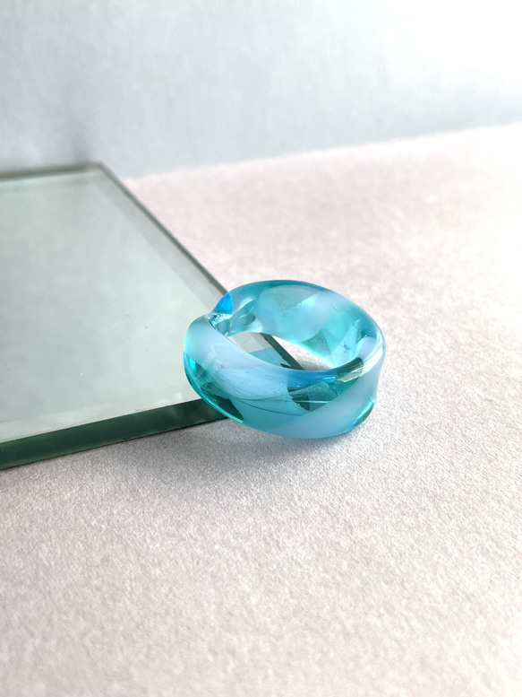 『バイカラーリング』リング　クリアスカイブルー×パステルピンク　ガラスリング　ガラスの指輪16号（内径18mm） 4枚目の画像