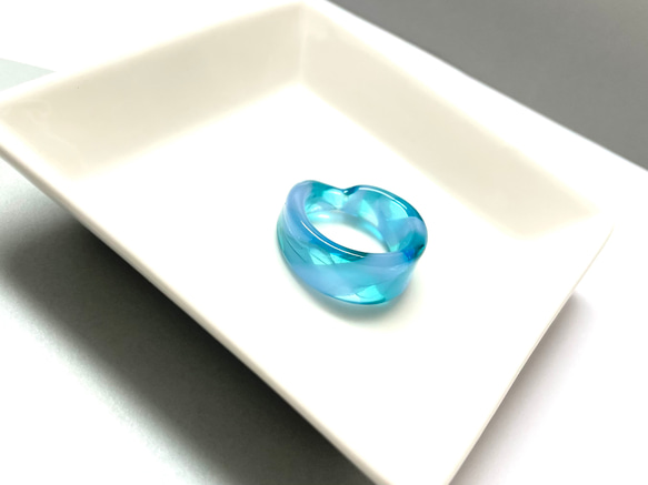 『バイカラーリング』リング　クリアスカイブルー×パステルピンク　ガラスリング　ガラスの指輪16号（内径18mm） 5枚目の画像