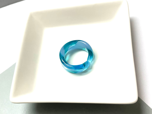 『バイカラーリング』リング　クリアスカイブルー×パステルピンク　ガラスリング　ガラスの指輪16号（内径18mm） 7枚目の画像