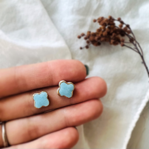 再販】スカイブルー 美濃焼 タイル 金継ぎ お花 ピアス イヤリング