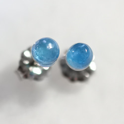 （獨一無二的商品）霓虹藍磷灰石耳釘（4 毫米，鈦柱） 第1張的照片