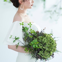 ドウダンツツジと紫陽花のグリーンブーケ〜natural taste wedding dress〜 4枚目の画像