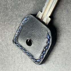 【手縫】裏表2色（ブルー×黒）本革キーカバー（鍵の向きのイライラ解消） 5枚目の画像