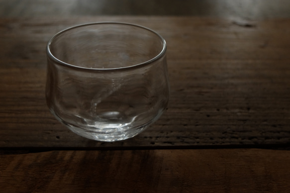 吹きガラスのグラス　六角　気泡渦 5枚目の画像