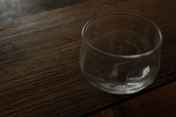 吹きガラスのグラス　六角　気泡渦 7枚目の画像