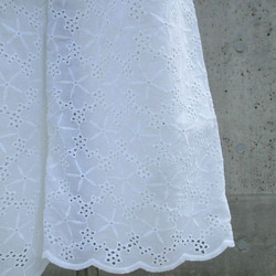 　オフ白花柄全面刺繍レース　裾スカラップ　ペチパンツ　1点物 6枚目の画像