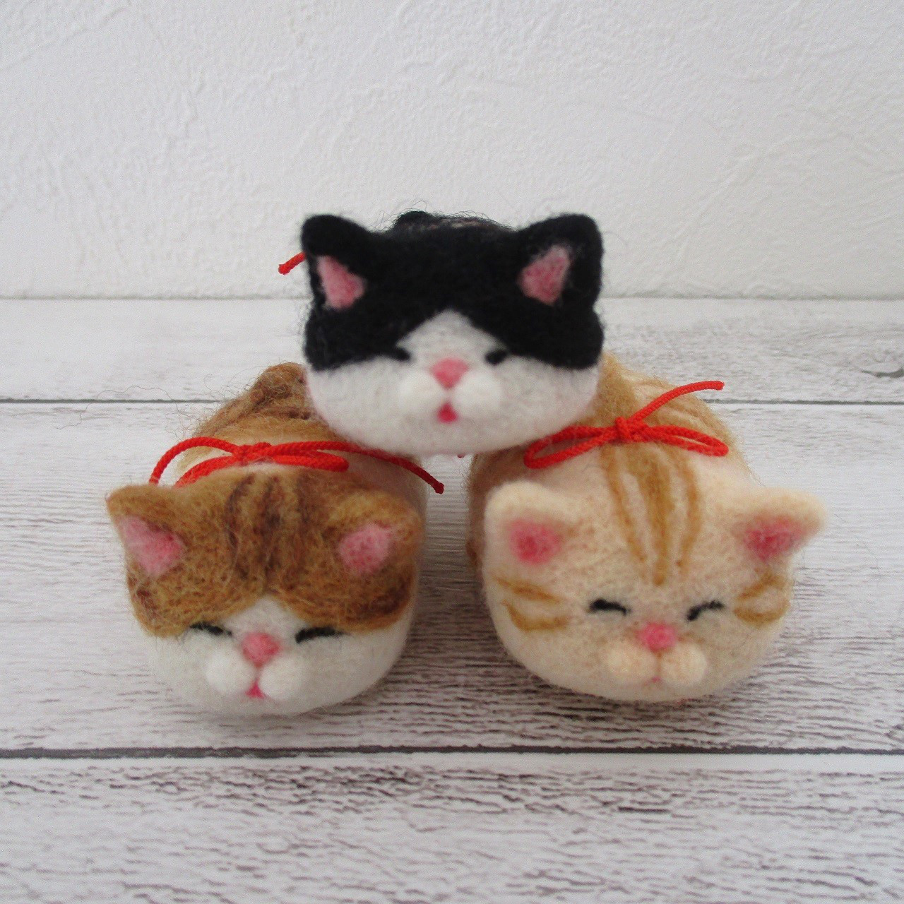 羊毛フェルト 猫 ハンドメイド としこ hirapie* 羊毛フェルト☆手のひらサイズのキジトラ猫 ハンドメイド