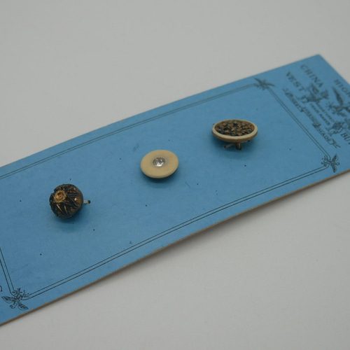フランスヴィンテージ ボタンシート 赤 A LA RUCHE 30mm