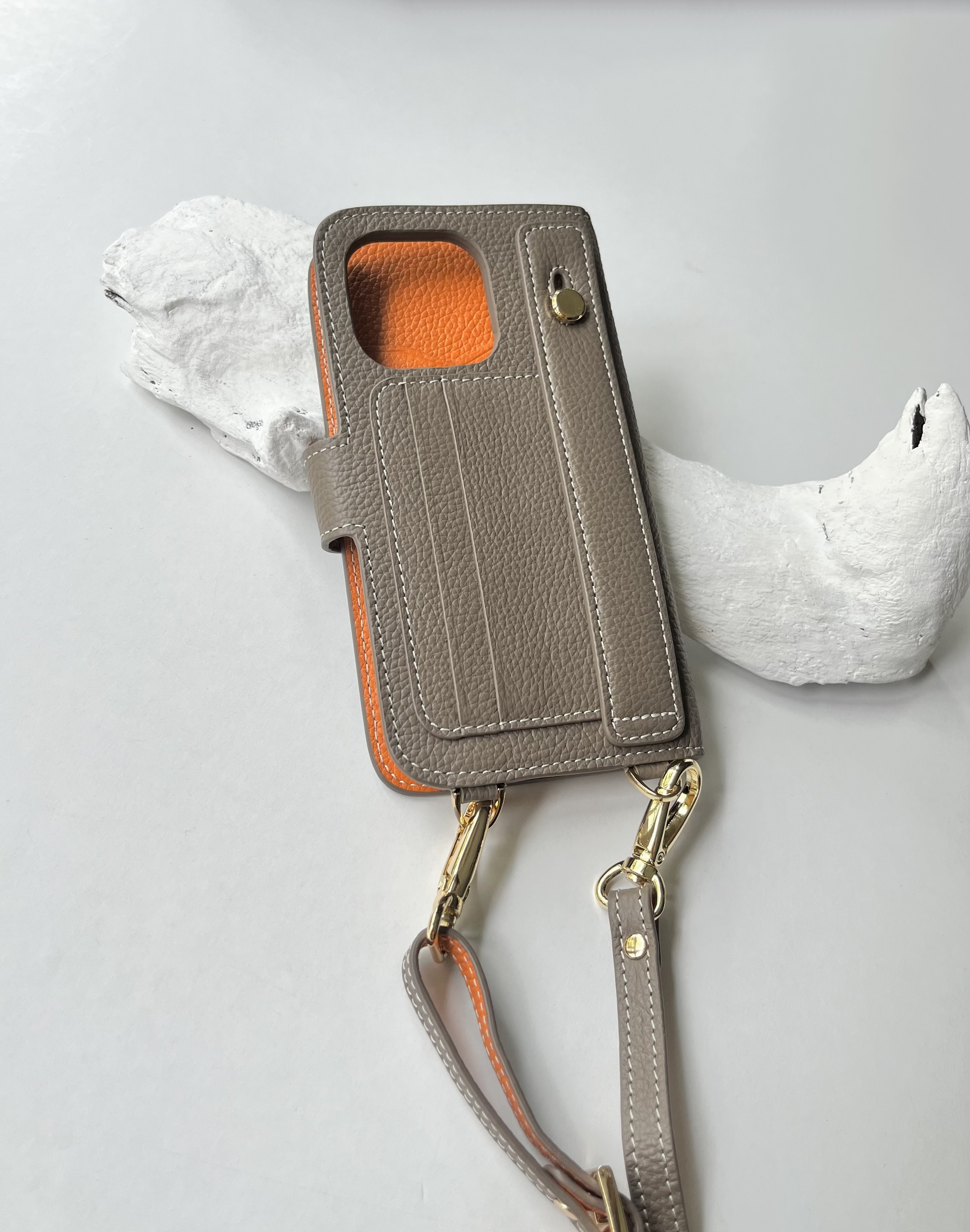 手帳型スマホケース バイカラー　本革　名入れ可　カード収納　ハンドベルト付き　ショルダー付き　　　レザー