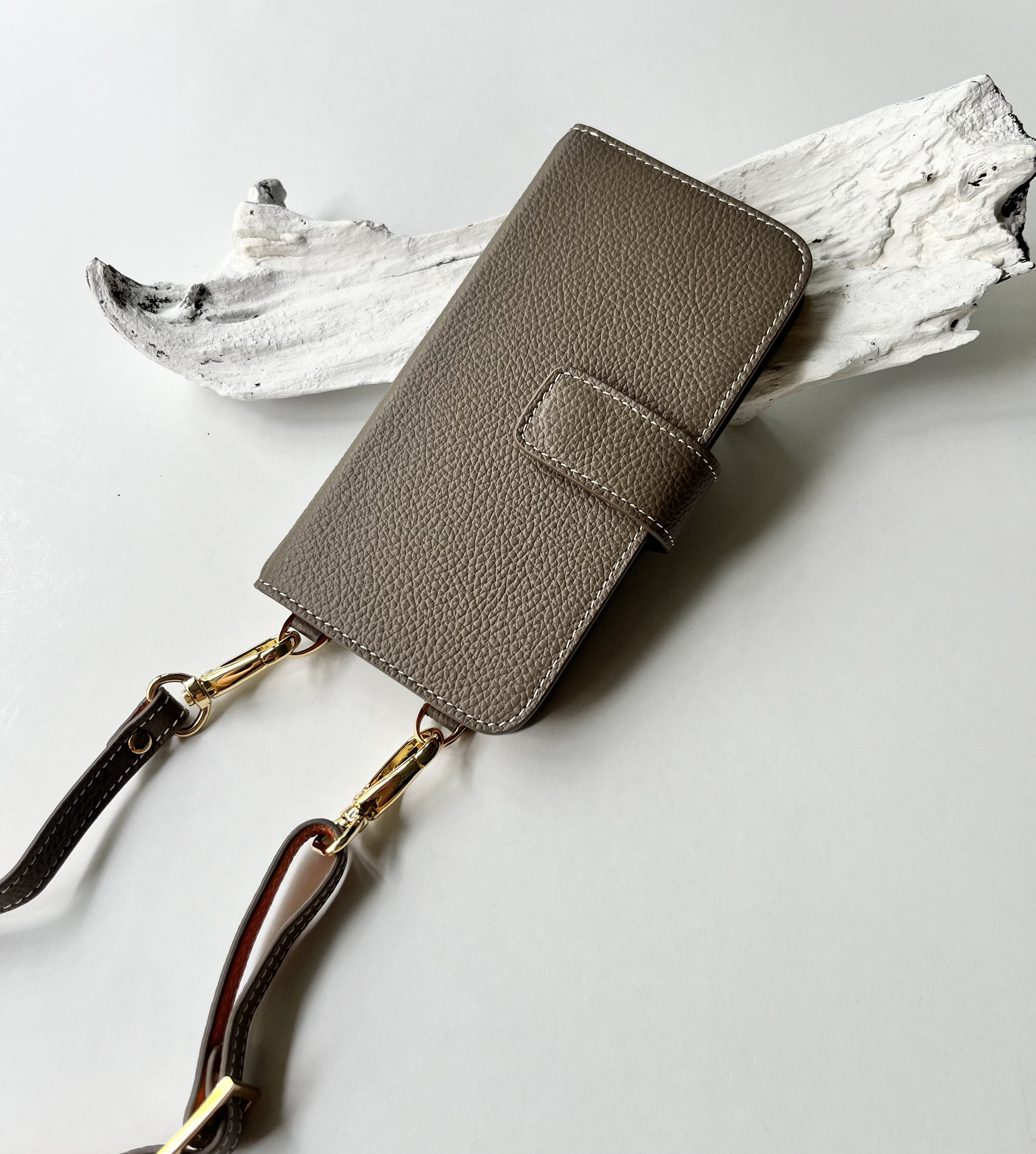 手帳型スマホケース バイカラー　本革　名入れ可　カード収納　ハンドベルト付き　ショルダー付き　　　レザー