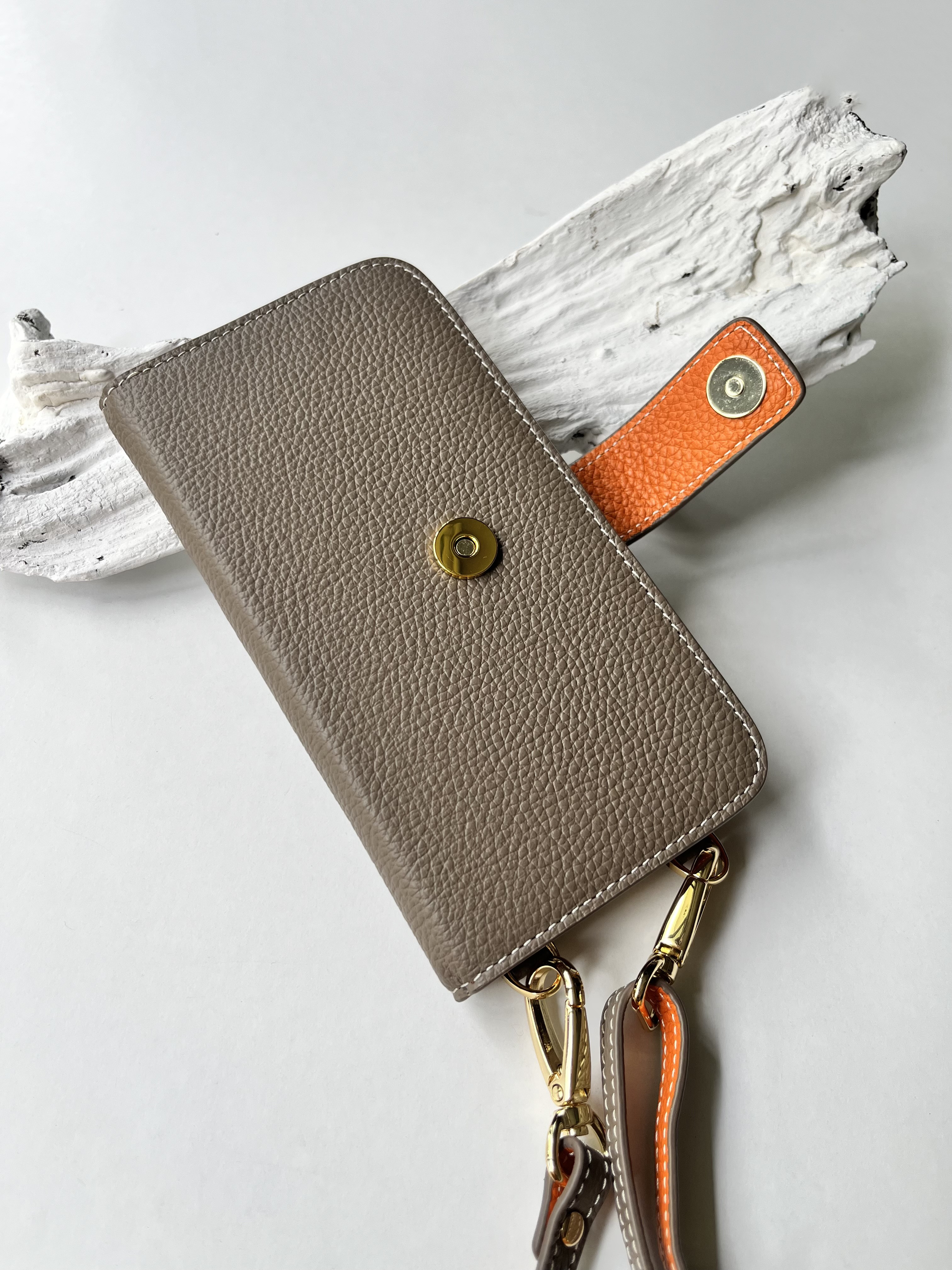 手帳型スマホケース バイカラー　本革　名入れ可　カード収納　ハンドベルト付き　ショルダー付き　　　レザー