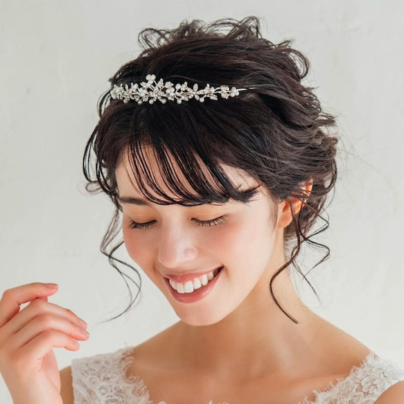mieux ブライダルパールティアラ ナチュラルウエディングに使えるプレ花嫁におすすめのヘッドアクセサリー 2枚目の画像