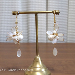 美甲花繡球與棉珍珠耳環〈Blanc〉〈Gold〉 第6張的照片