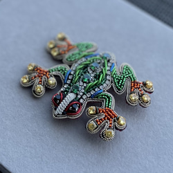 ビーズ刺繍のブローチ　-カエル- frog 5枚目の画像