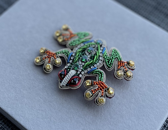 ビーズ刺繍のブローチ　-カエル- frog 5枚目の画像