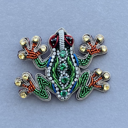 ビーズ刺繍のブローチ　-カエル- frog 2枚目の画像