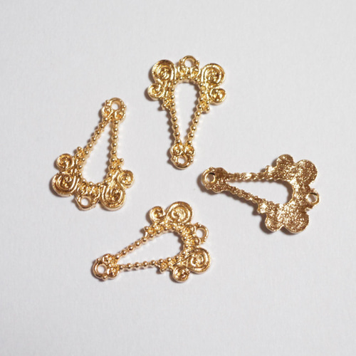 アンティーク風デザインコネクター 金4個（228） チャーム 素材屋 さち