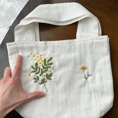 手刺繍＊ミモザ刺繍トートバッグ/大人可愛い/花刺繍/刺繍バッグ