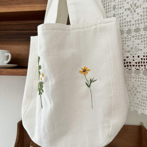 手刺繍＊ミモザ刺繍トートバッグ/大人可愛い/花刺繍/刺繍バッグ