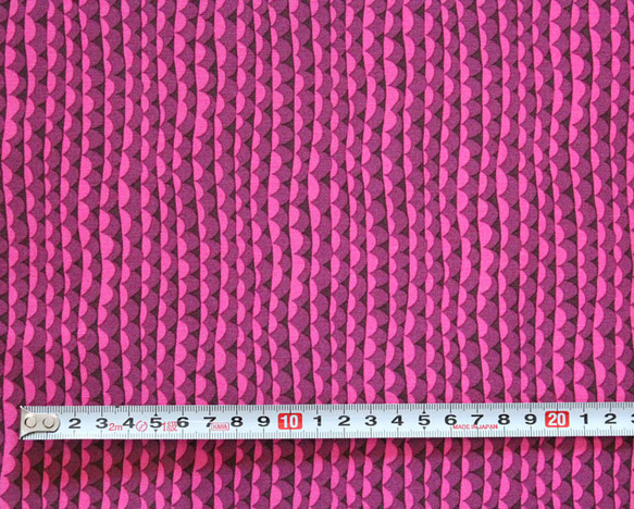 カットクロス Windham Fabrics / Atlantis 53343-8 Ripple Fuchsia 4枚目の画像