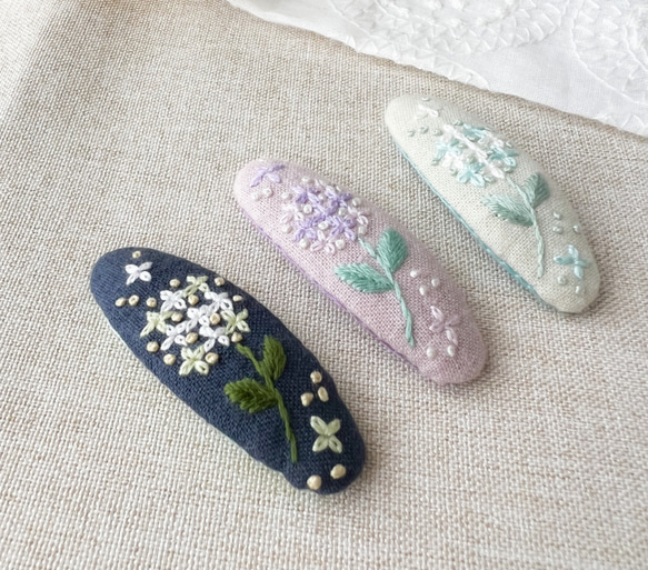 ふんわり優しいカラー＊紫陽花の手刺繍オーバルパッチンピン 4枚目の画像