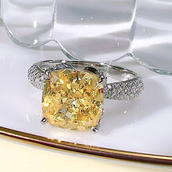 4カラット イエロー 角丸スクエア 高炭素ダイヤモンド キラキラ ゴージャス リング 黄色 指輪 ホワイト 白 可愛い 6枚目の画像