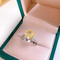 4カラット イエロー 角丸スクエア 高炭素ダイヤモンド キラキラ ゴージャス リング 黄色 指輪 ホワイト 白 可愛い 2枚目の画像