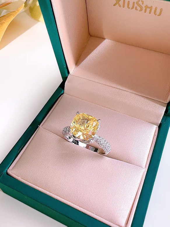 4カラット イエロー 角丸スクエア 高炭素ダイヤモンド キラキラ ゴージャス リング 黄色 指輪 ホワイト 白 可愛い 2枚目の画像