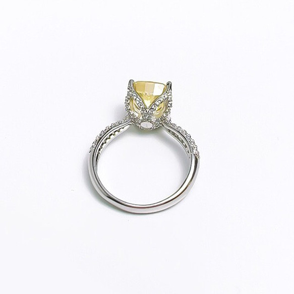 4カラット イエロー 角丸スクエア 高炭素ダイヤモンド キラキラ ゴージャス リング 黄色 指輪 ホワイト 白 可愛い 10枚目の画像