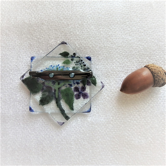 「額紫陽花 -gakuajisai-」GLASSブローチ　透明　アクセサリー　野草　野の花 5枚目の画像