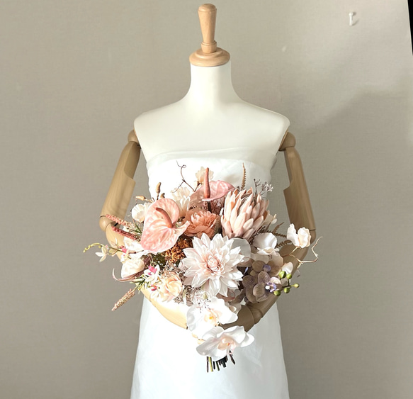 胡蝶蘭とプロテアのベージュピンクブーケ アーティフィシャルフラワー