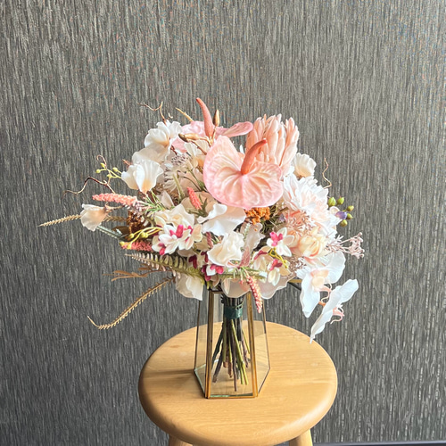 胡蝶蘭とプロテアのベージュピンクブーケ アーティフィシャルフラワー