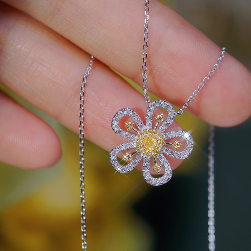 花モチーフ 天然ダイヤモンドペンダントk18 ネックレス・ペンダント  