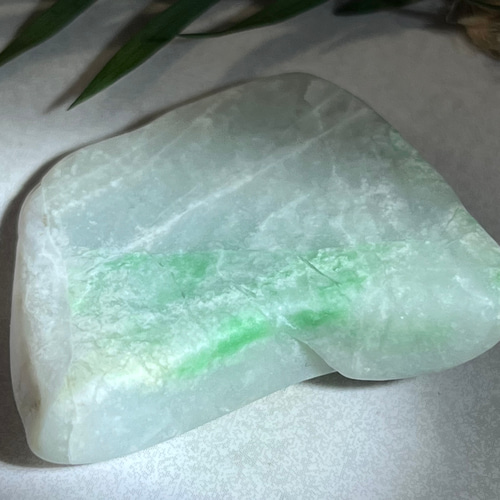 シモンズグランドセール 糸魚川 東洋占星術師 天然石 タンブル ジェダイド 原石 翡翠 ✨ 置物