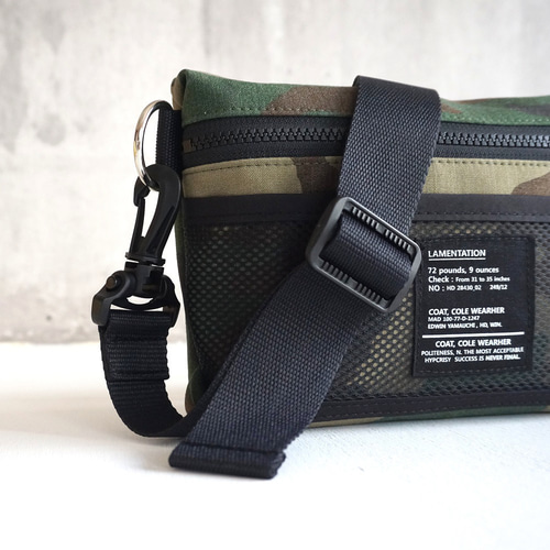 メッシュポケット付 迷彩ショルダーバッグ｜クロスボディバッグ