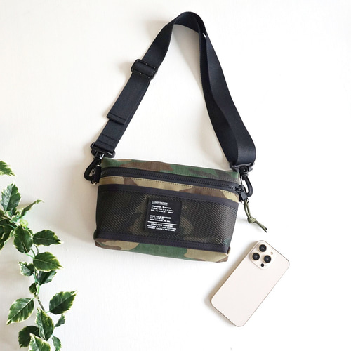 メッシュポケット付 迷彩ショルダーバッグ｜クロスボディバッグ