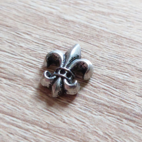 Fleur de Lis Silver Key Holder 百合リリーフレア✦