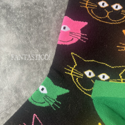 カラフルネオンキャット柄靴下❤️ユニセックススケーターソックス ポップグラフィックアートプレゼントプチギフト 猫ネコねこ 5枚目の画像