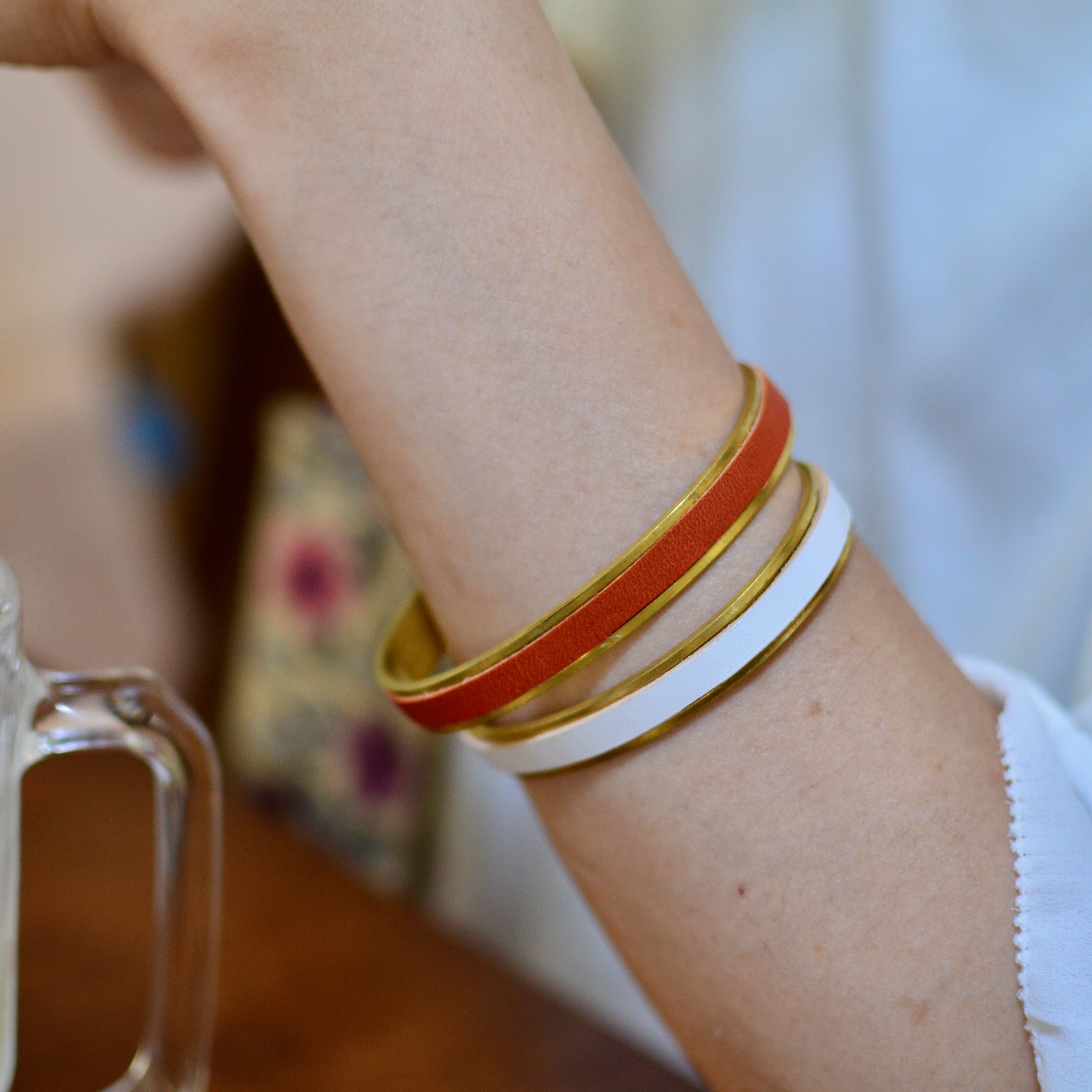 2点セット 真鍮バングルx栃木レザー　ペアブレスレット　誕生日などに、カップル・友達同士でお揃いにもおすすめ