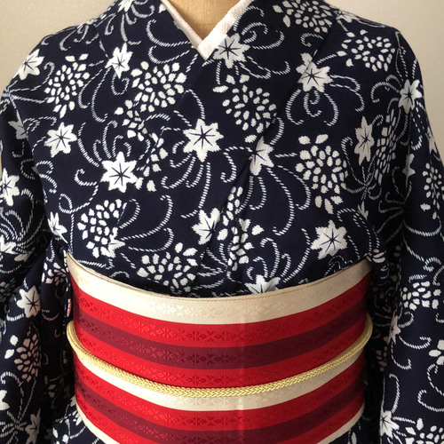 浴衣 白地に濃紺柄　　本染め 本染め（注染）浴衣 白地に紺の花柄の通販 by ゆーちゃん's shop