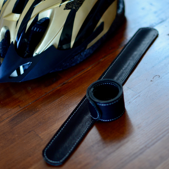 早鳥優惠 2 件商品 適用於自行車 帶下擺閉合的踝帶 由真皮製成，一鍵即可安裝 自行車通勤上學或上班 騎自行車 第16張的照片