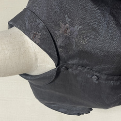 着物リメイク 紺地に花柄の大島紬のショールカラーワンピース Mサイズ 3枚目の画像