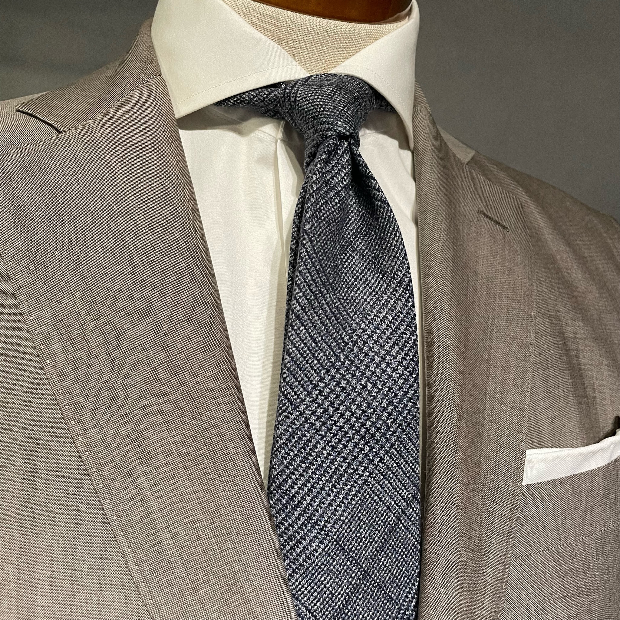 【受注製作】グレー　チェック　千鳥柄　イタリア生地　プレゼント　ギフト　ネクタイ【別途】名入れ　イニシャル　刺繍
