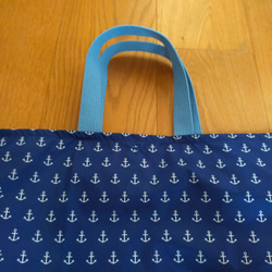 也可用作泳池包 ●雙重防水耐用手提包 Ikari 圖案藍色 第3張的照片