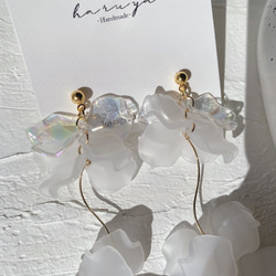 再販すりガラス風花びら オーロラ花びら ピアスorイヤリング　 ウェディング ブライダル 結婚式 パール 4枚目の画像