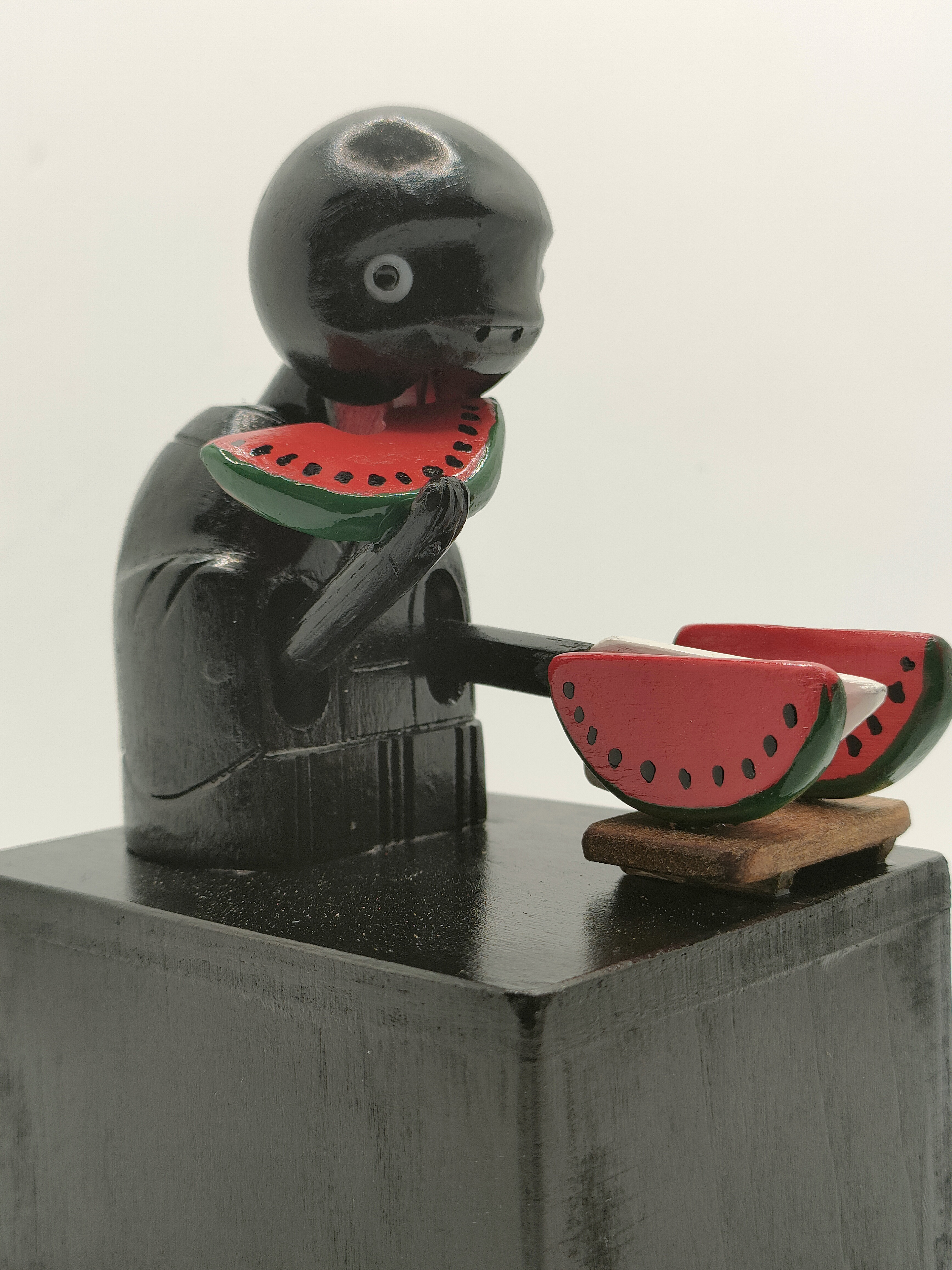 神戸人形　からくり人形は　西瓜 神戸人形『西瓜喰い』 | 象々の郷土玩具